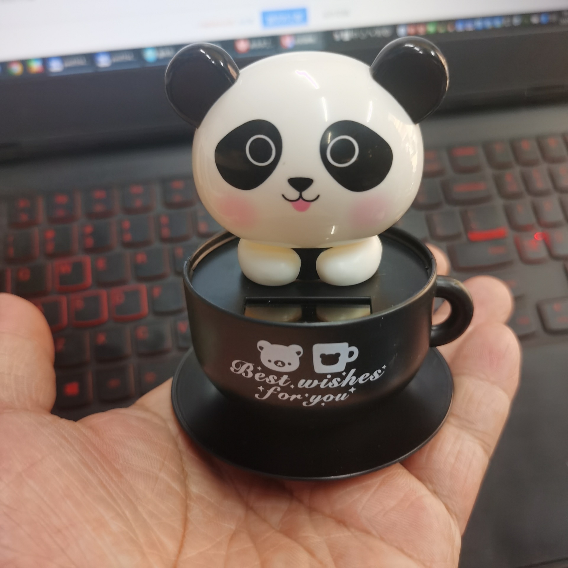 Solar-Powered Panda Bobblehead Ornament, Cute Cartoon Car Interior Creative Decoration, New Model Nodding Doll for Car