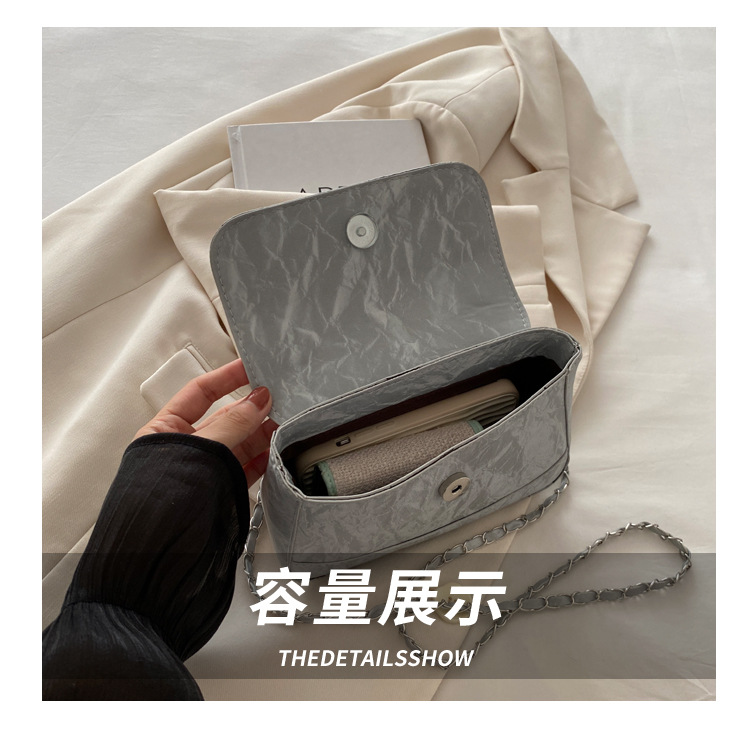 This is a trendy, casual, fashionable and simple crossbody bag for women with a niche design in the autumn of 2024 undefined