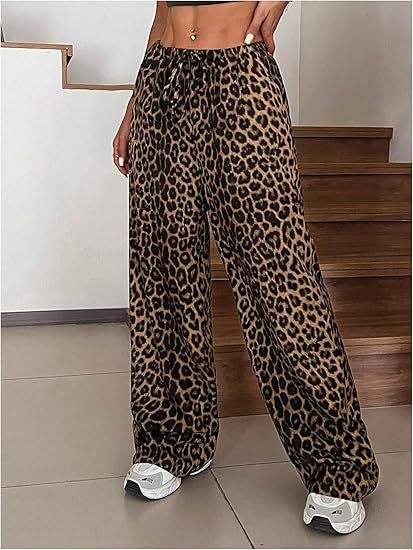 Dambyxor med vida ben och leopardmönster casual street style_voghion.com