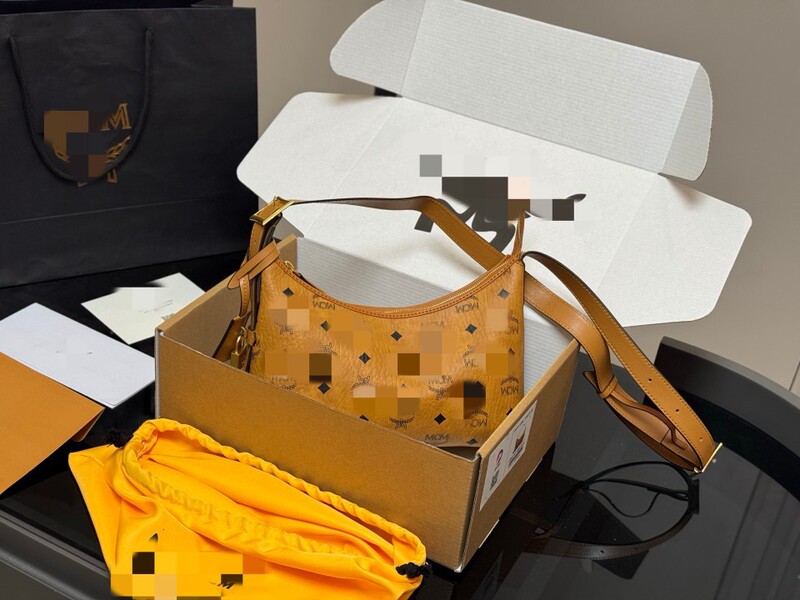 2025 New m Family Croissant Bag Classic Print Hobo Versatile Fashionable Satchel Shoulder Armpit Bag Hobo Bag for Women