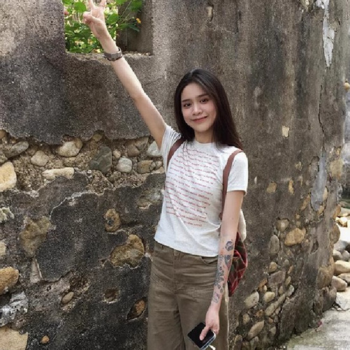 Women's Summer Slim-Fit, Short-Sleeve Gray T-Shirt with Retro American-Style Letter Print and Off-Shoulder Design – Perfectly Versatile for a Flattering Look