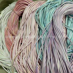 新品ins丸松カラーキラキラ4mm革革革紐素材革紐圧条アクセサリー模造革紐ネックレス素材