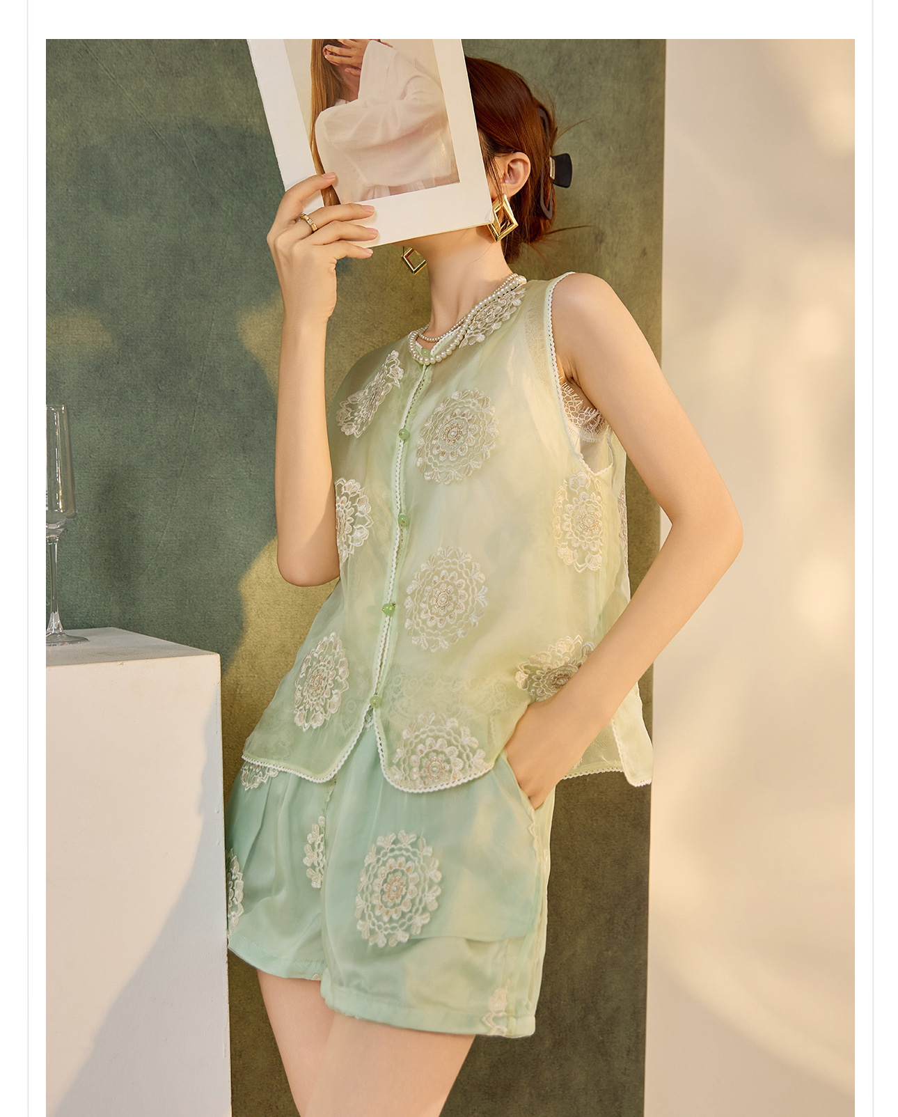 Bộ ba món áo khoác, áo vest và quần short lụa thêu sequin cao cấp kiểu Trung Quốc mới N3042 — Quần short xanh lục nhạt, Áo khoác xanh lục nhạt, Gi lê xanh lục nhạt chi tiết 13