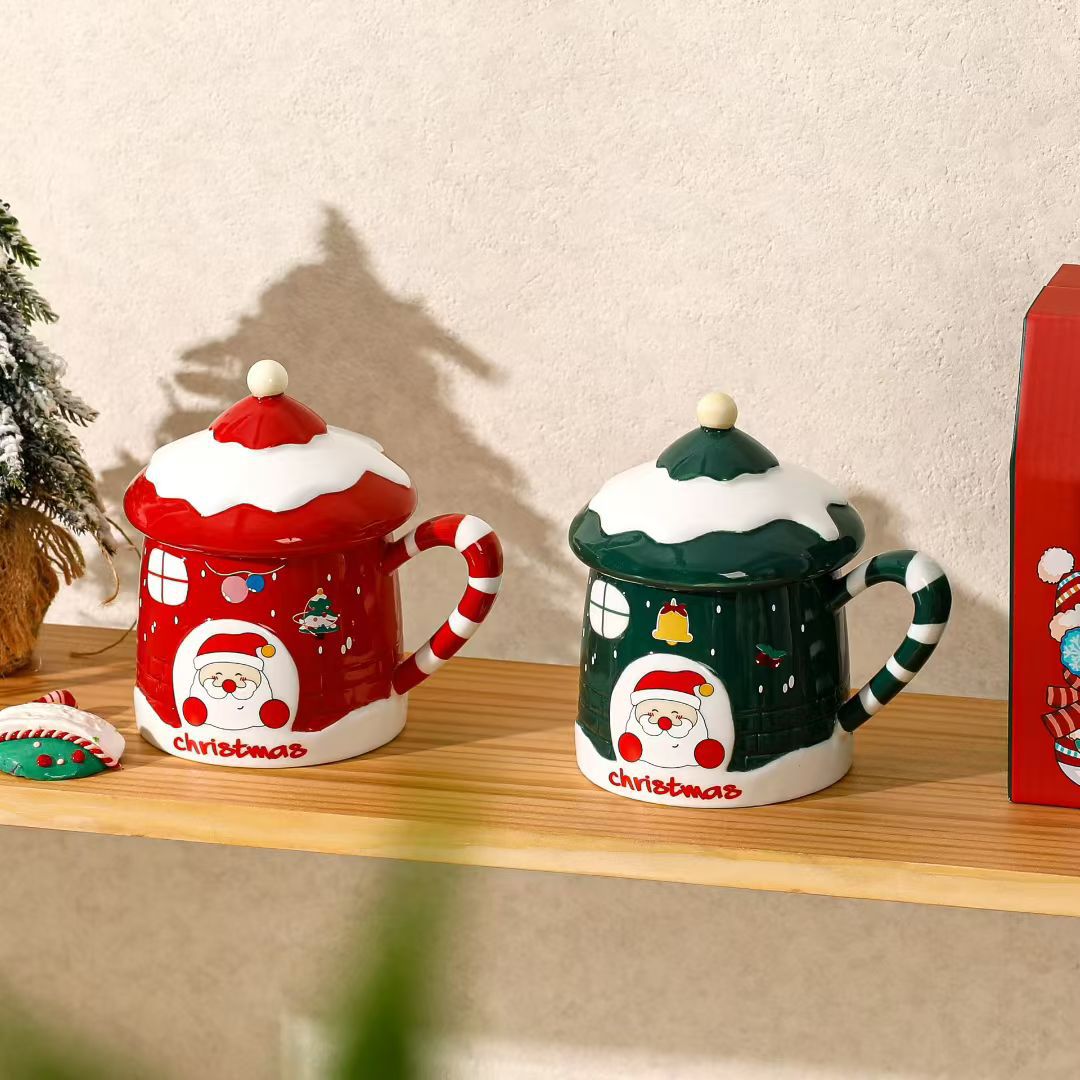 Casa de Navidad de dibujos animados creativos de viejos tazas de cerámica regalo de acompañante lindo taza de agua con tapa taza de alto valor de cara taza transfronteriza