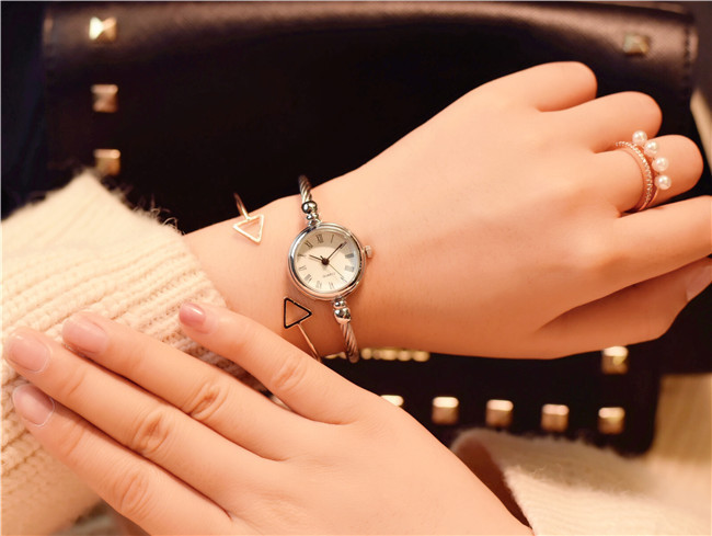 2024 Nuovo orologio da polso vintage fresco per studentesse, minimalista, compatto e con cinturino sottile_voghion.com