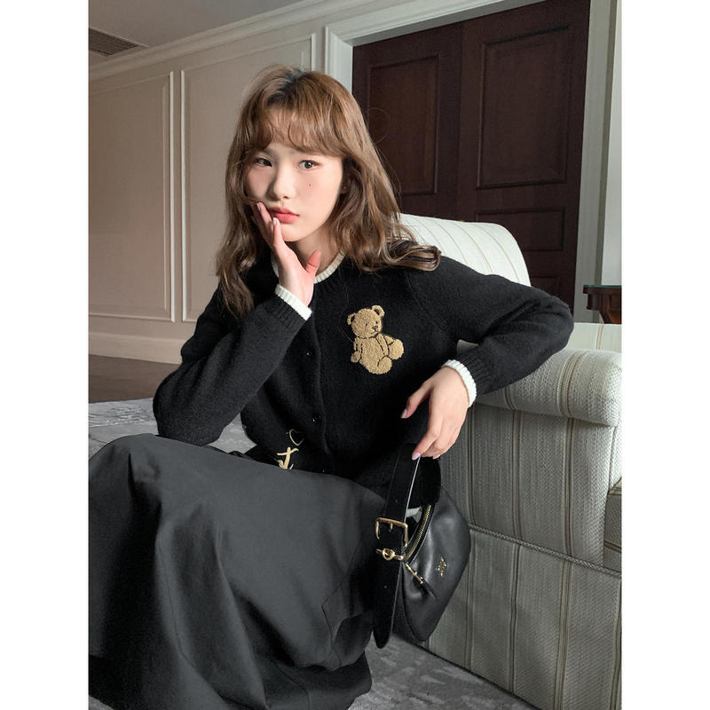 Cute Bear Color-Block Embroidered Knit Cardigan for Women, 2026 New Style, Round Neck, Loose-Fitting Top Cute Bear Color-Block Embroidered Knit Cardigan for Women, 2026 New Style, Round Neck, Loose-Fitting Top