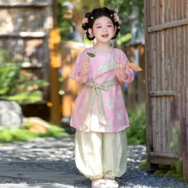 童汉服;儿童表演服;马面裙