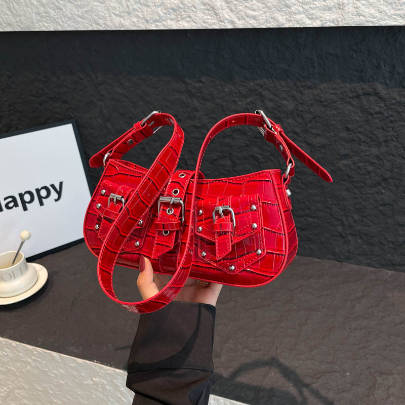 Borsa a spalla baguette da donna con borchie stile europeo_voghion.com