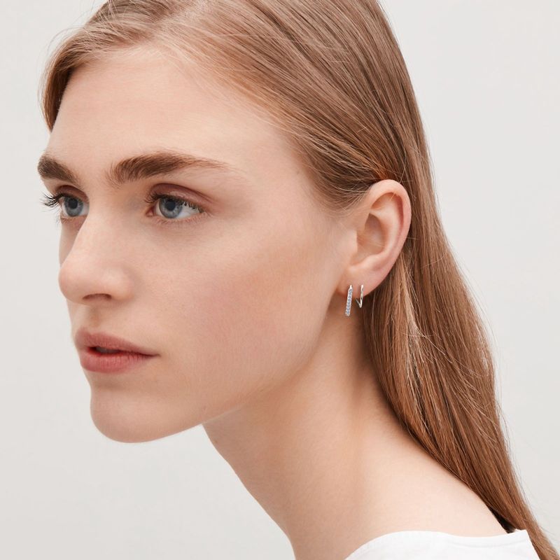 Exquisite Silver Earrings for Girls: New Rotating S925 Sterling Silver Stud Earrings with Shimmering Moissanite