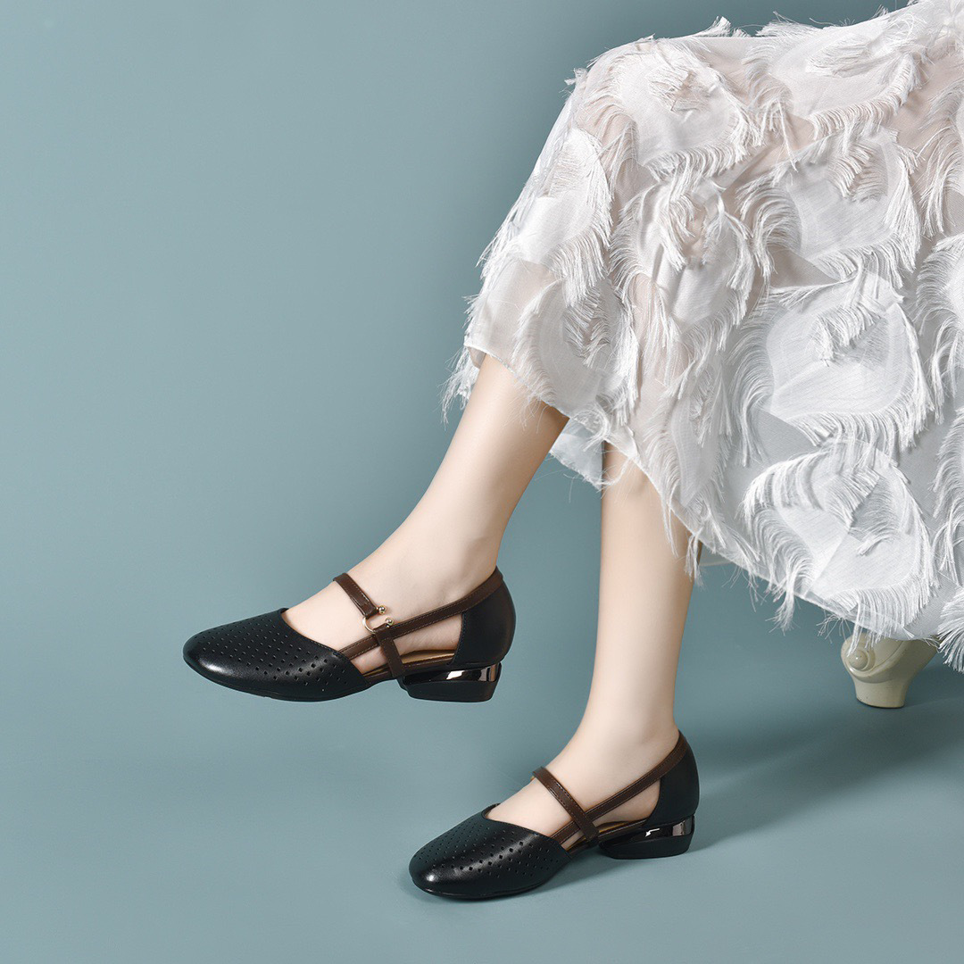 Sandal nữ da thật khoét lỗ mũi tròn đế bệt gót thấp — Màu đen