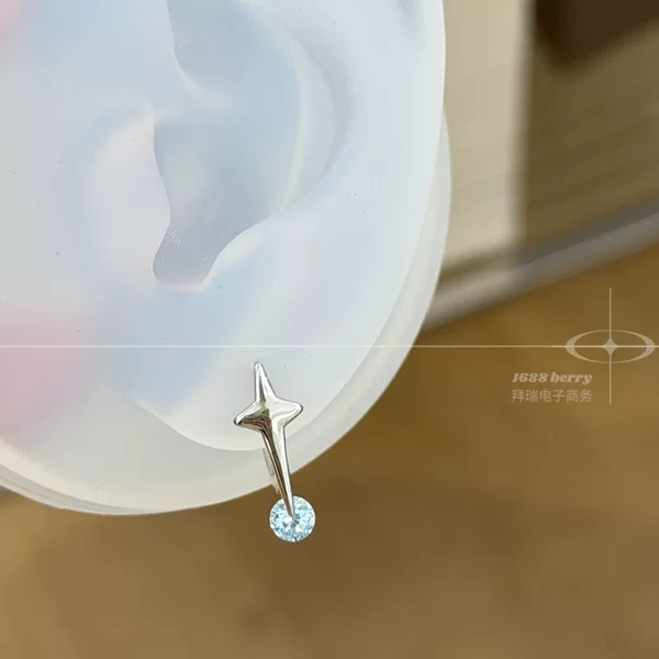 Korean-style star-shaped round zirconia earrings with a rotating design, featuring a four-pointed star motif, versatile and elegant earrings