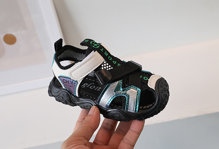 2023 Sommer Neue Kindersandalen, Baotou Anti-Kick-Strandschuhe mit weicher Sohle für Jungen, Ausgehöhlte Sportsandalen für Mädchen_voghion.com