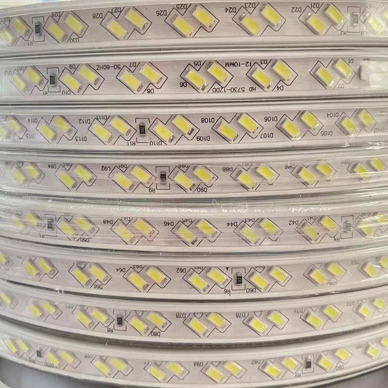 Ledライトは屋外の明るくなる工事の雰囲気を持っています。|undefined