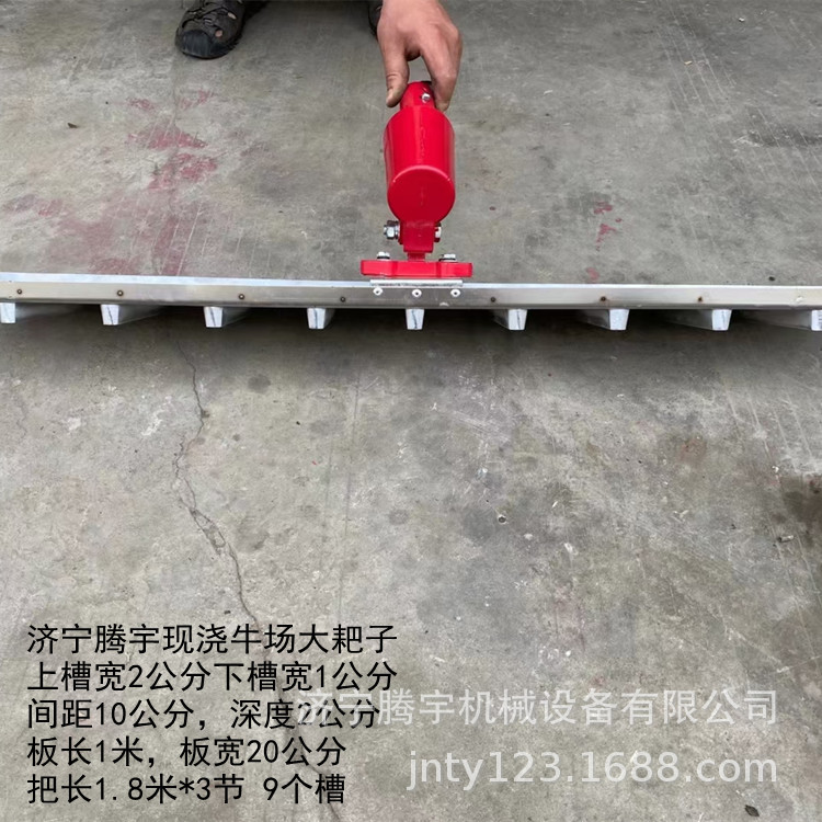 现浇的混凝土路面拉槽机 牛场路面拉槽机供应 牛场刻纹机图片