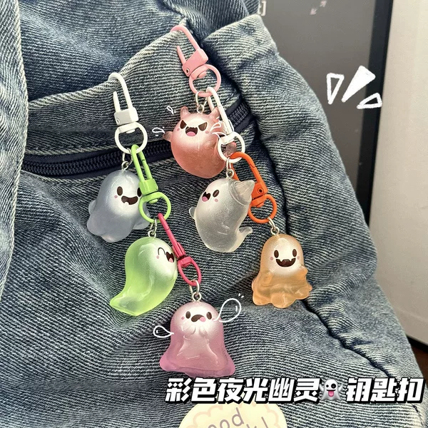 Halloween colorful glow-in-the-dark ghost keychain, cute backpack decoration, student and girl's favorite accessory gift