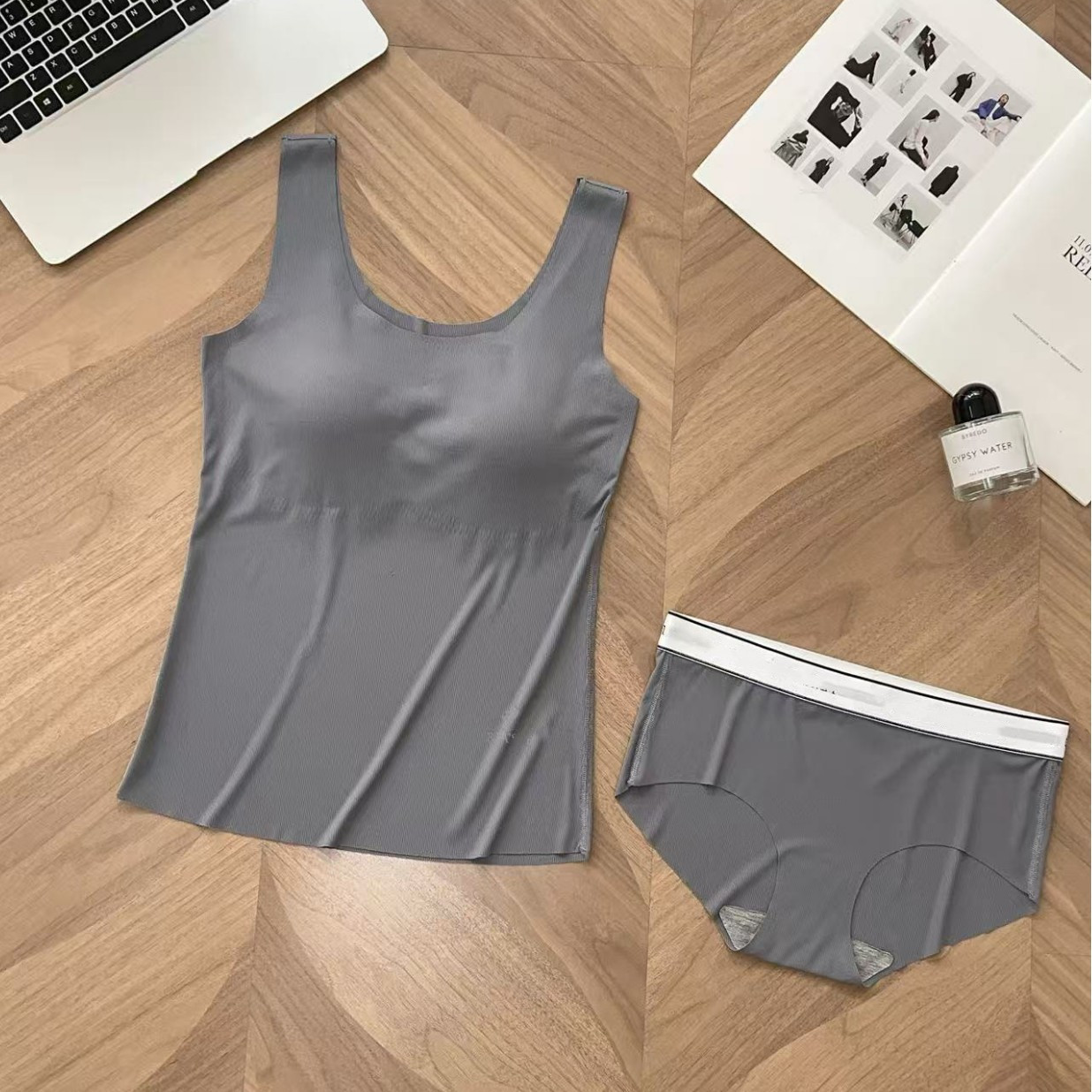 Women's Invisible Seamless U-Neck Underwear Set, Non-Returnable, High-Elastic Ice Silk Cool Vest and Panties, Women's V-Style S