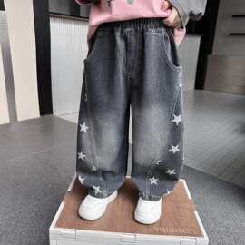 男宝秋季弯刀牛仔裤2026新款中大童松紧腰星星印花渐变洗水长裤
