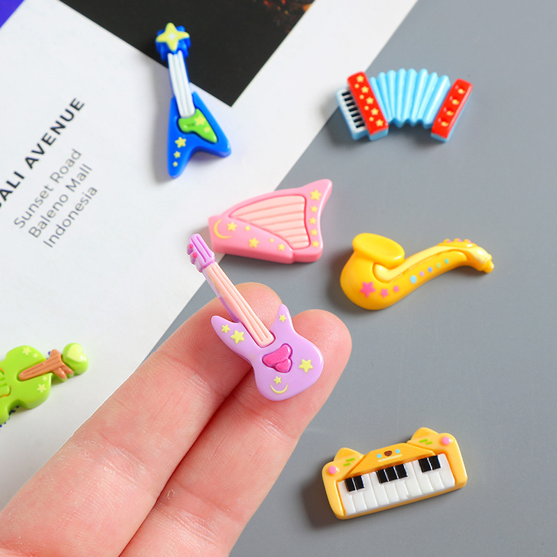 漫画小さなギター楽器樹脂アクセサリー diy クリーム接着剤携帯電話ケース冷蔵庫マグネットヘアピンジュエリーパッチ素材|undefined