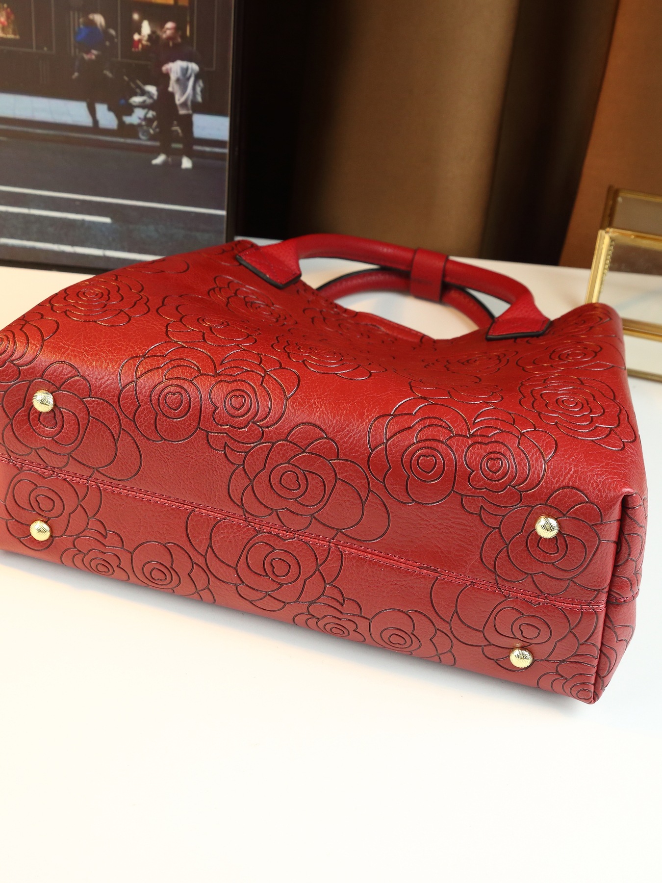Borsa a secchiello a tracolla con stampa floreale elegante_voghion.com