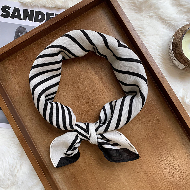 Bufandas de seda cuadrada alta sensación 2025 nueva seda de moda temperamento bufandas de cuello bufandas de seda rayas bufandas al por mayor