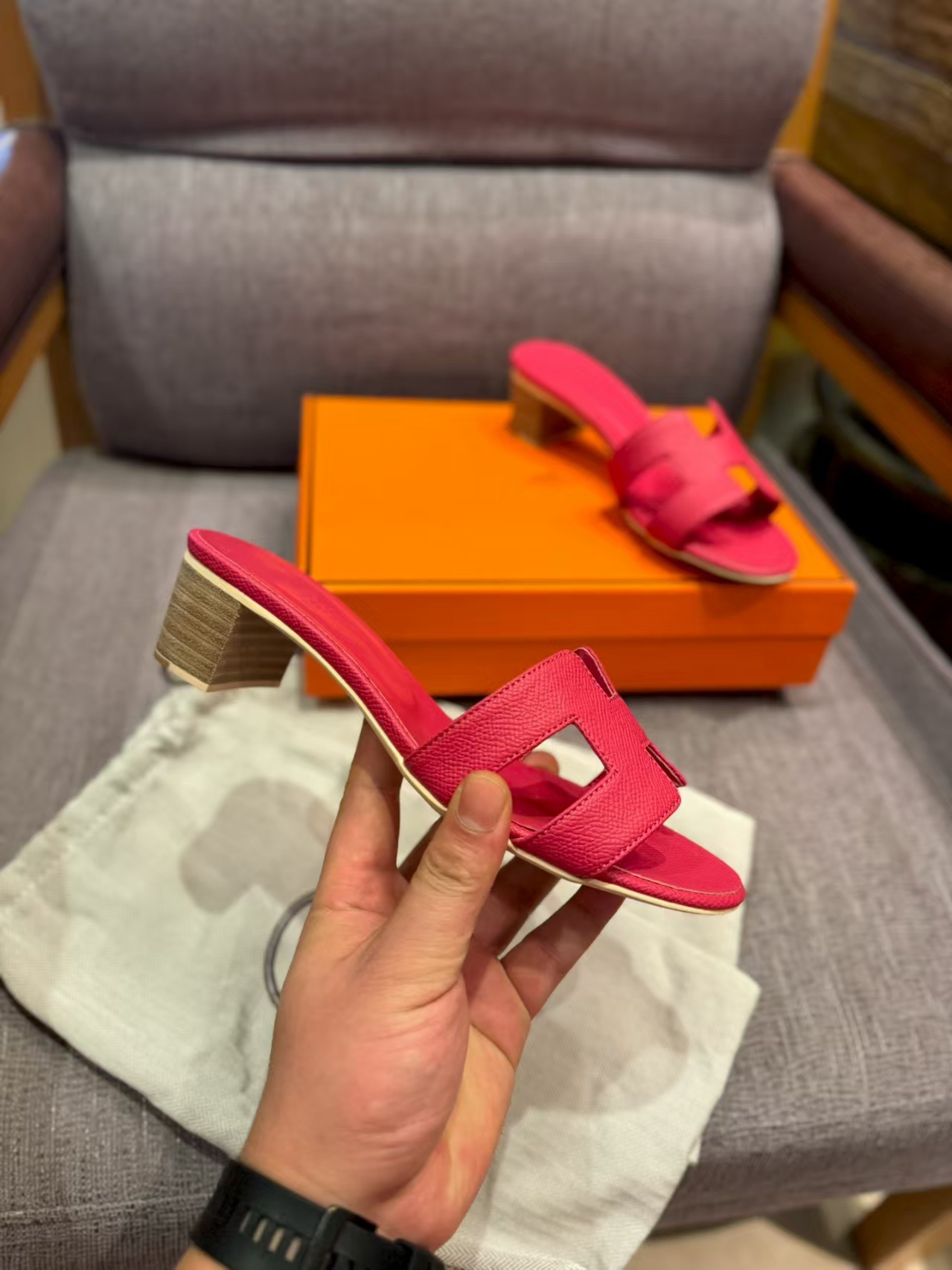 鼎羊皮の新型真皮平底ネット赤同タイプのスリッパ女性夏外着一字引きビーチカジュアル太さと涼しさ引き