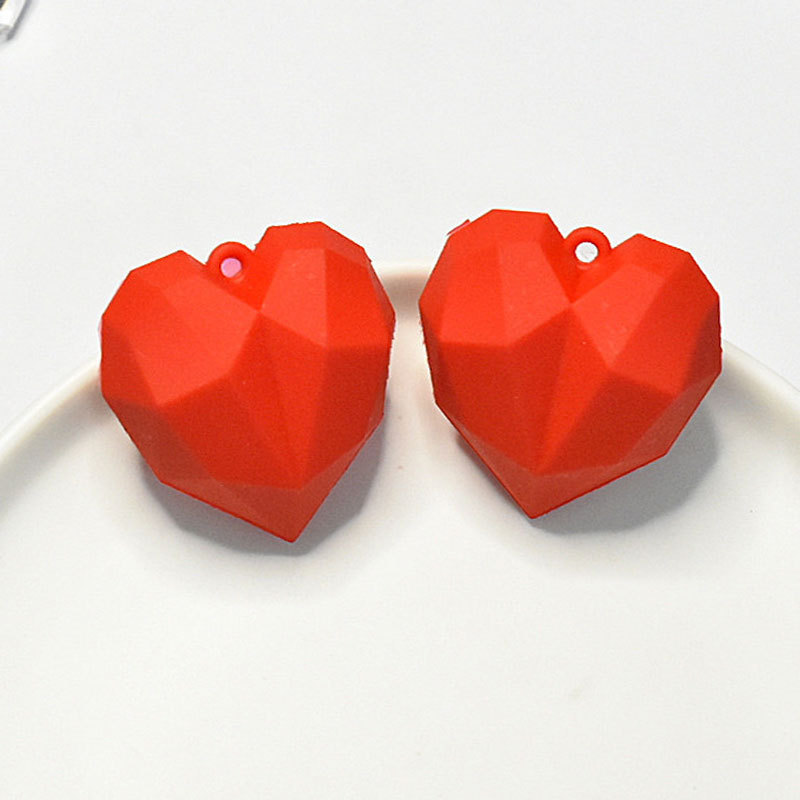 Геометрическое персиковое сердце