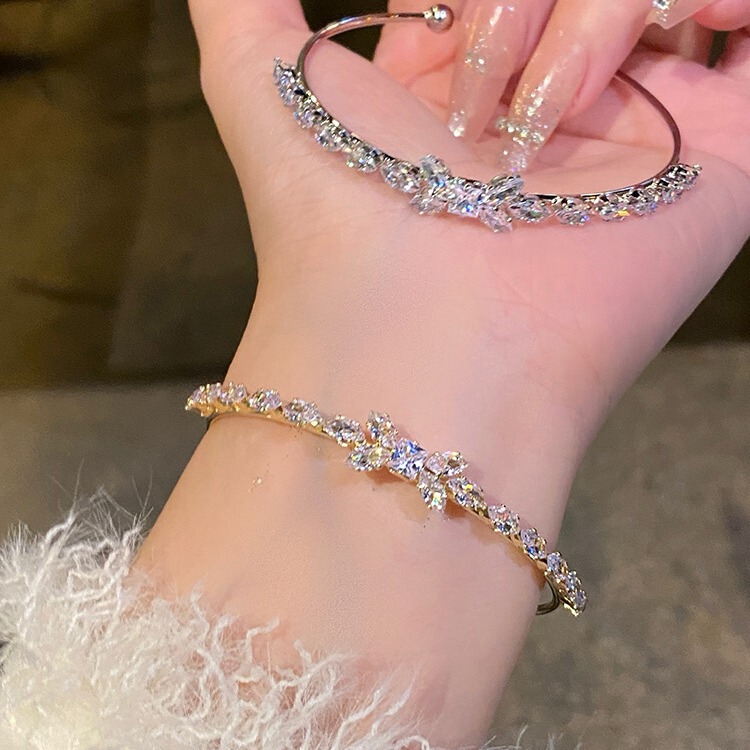 Light Luxury and High-End Micro-Encrusted Diamond Flower Bracelet for Women, Fashionable and Simple Hand Zircon Wheat Ear Ring, Versatile Bracelet for Besties