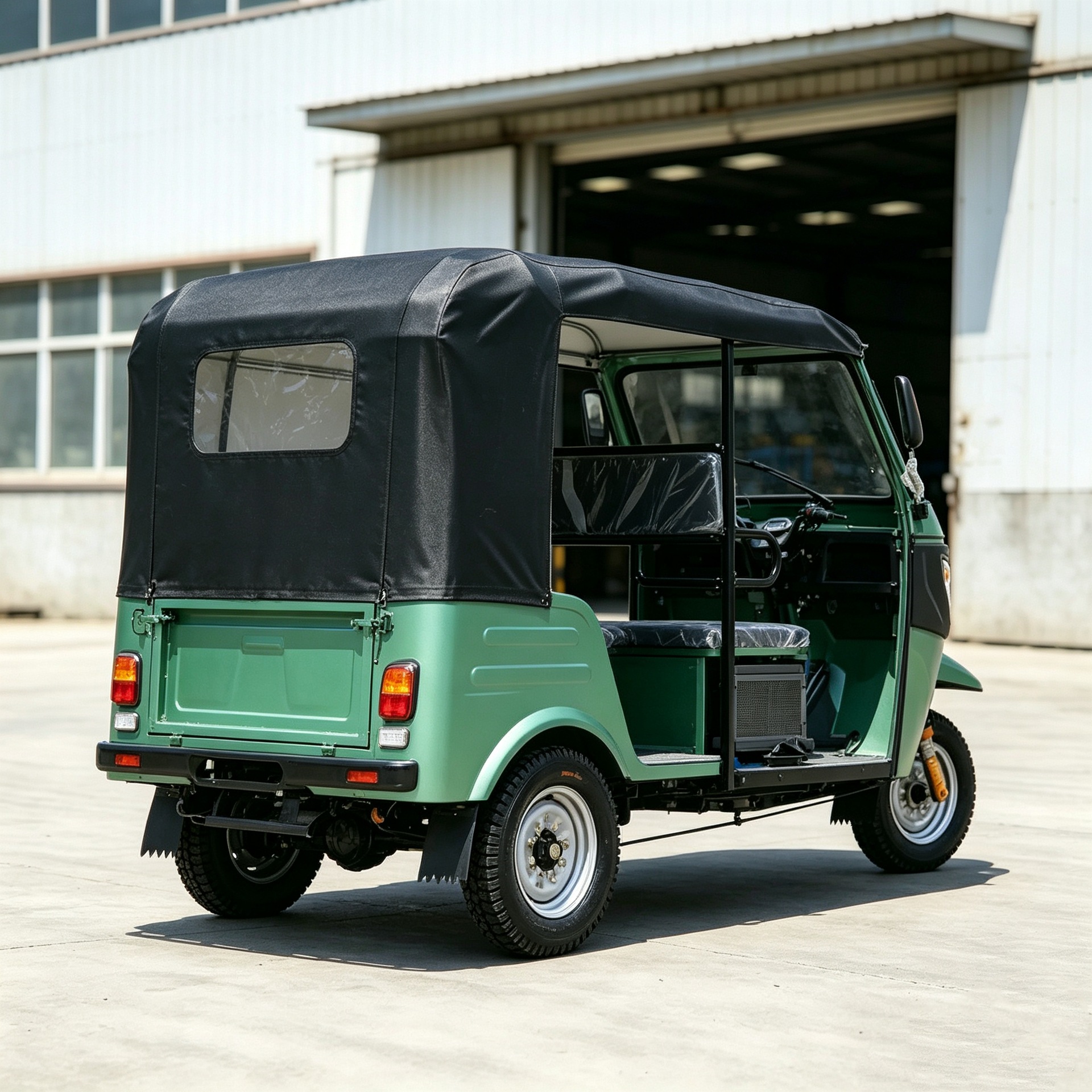 High shock-absorbing and wear-resistant tires, passenger tricycle with large visibility, weatherproof canopy, suitable for multiple passengers, used for commuting and passenger transportation, tuktuk