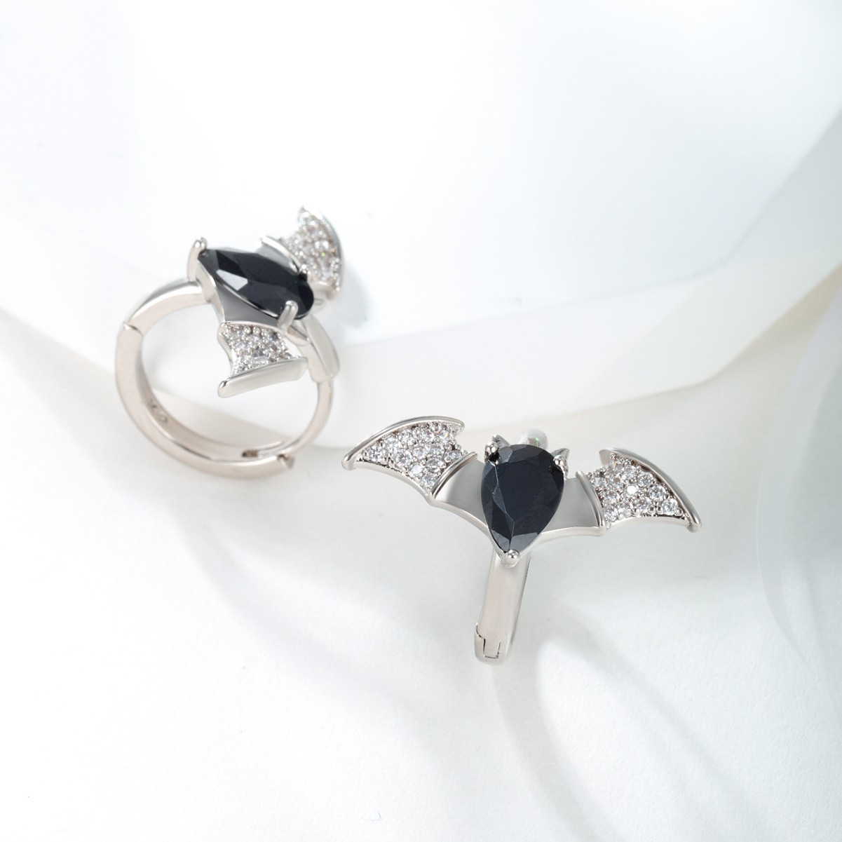 Joyería de Xuping en forma de gota negro gema artificial bate oído anillo oído hebilla estilo fresco pendientes de moda para hombres y mujeres