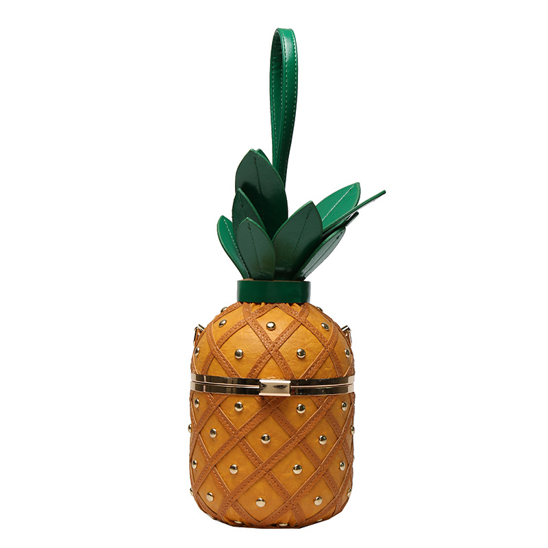 Borsa a tracolla a forma di ananas personalizzata con borchie_voghion.com