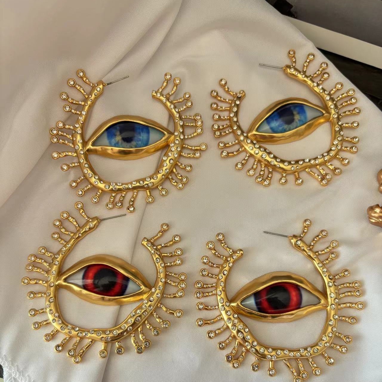 Shapa Vintage Demon's Eye Exaggerated Personality Earrings