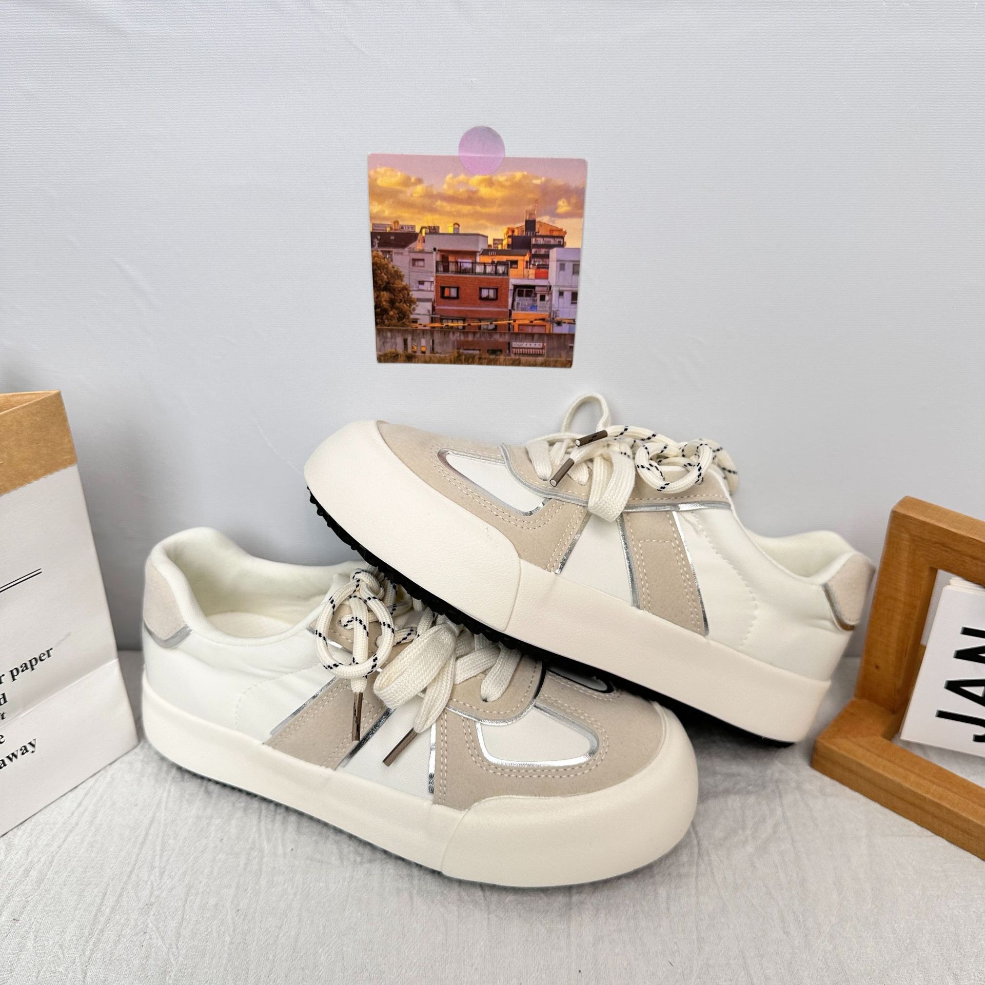 6632 plantillas de látex zapatos de entrenamiento alemanes de suela gruesa zapatos de pan femeninos feos y lindos 2025 nuevos zapatos de primavera de punta redonda zapatos blancos image 9