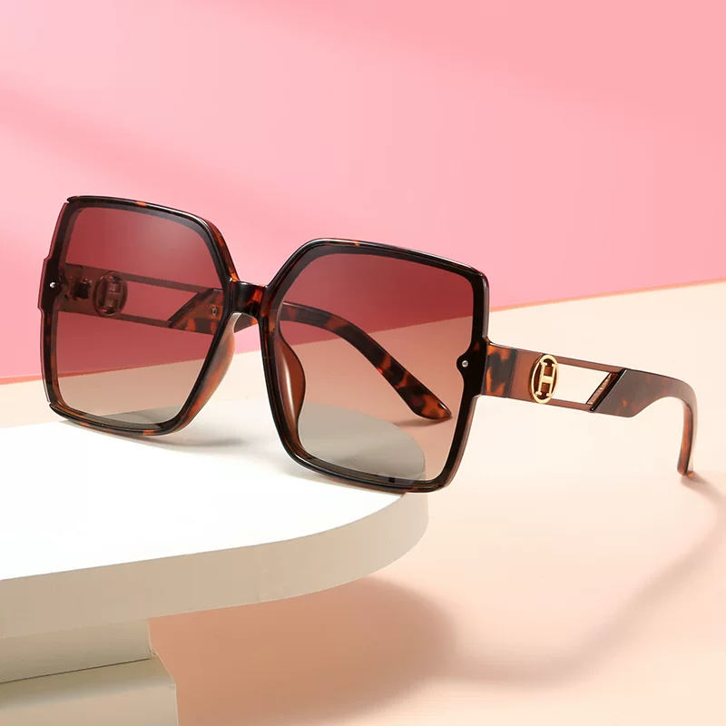 Square polarized sunglasses 2023 collection, UV protection, multi-color frames