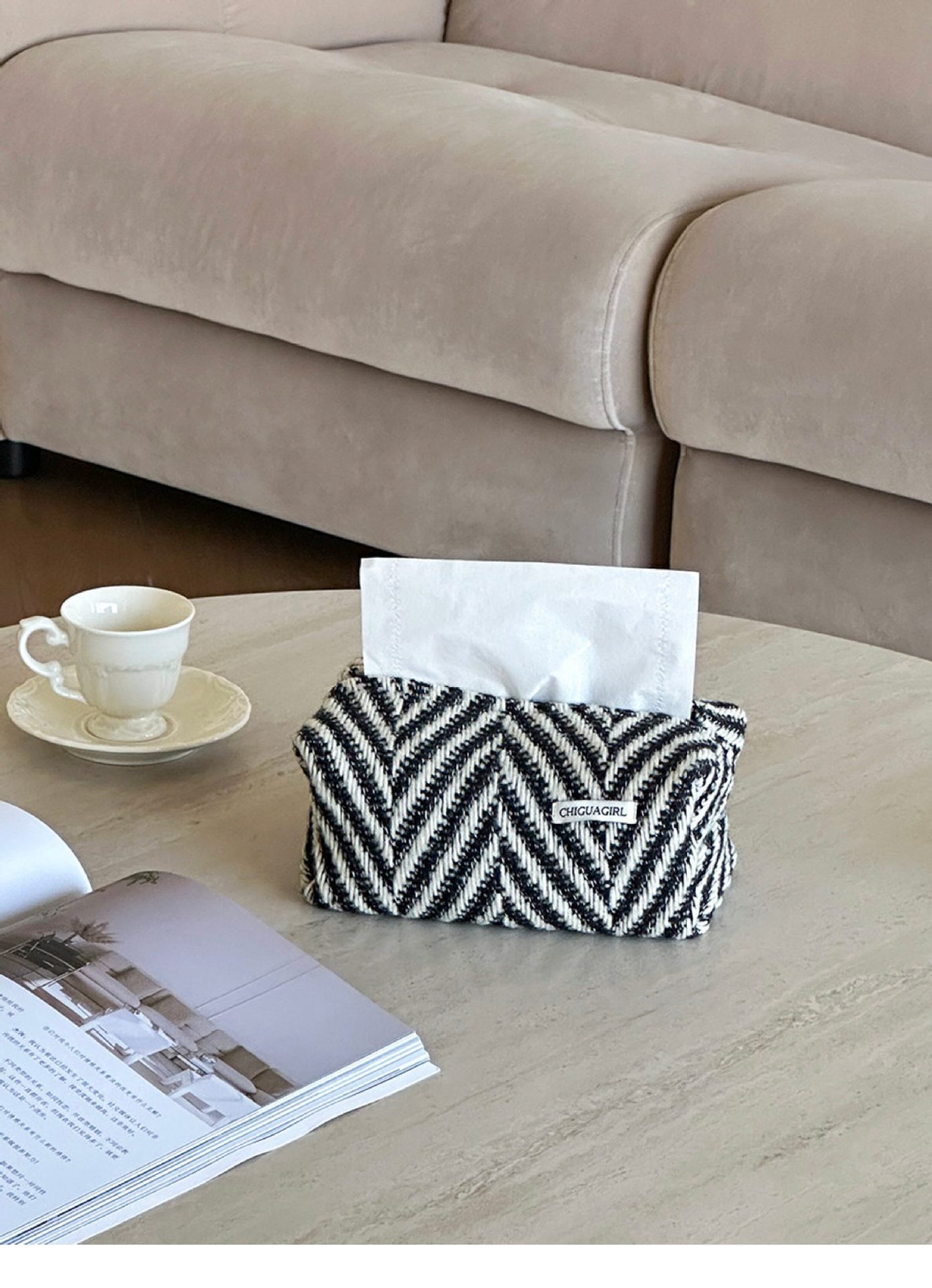 Vintage-style fabric tissue box for home, living room, and car use, high-end light luxury tissue bag, napkin cover, desktop tissue box