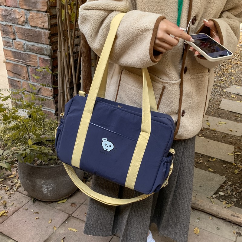 Korean-Style Lightweight and Simple Handbag 2026 Spring/Summer New Solid Color Personalized Underarm Bag Fashionable Casual Shoulder Bag Korean-Style Lightweight and Simple Handbag 2026 Spring/Summer New Solid Color Personalized Underarm Bag Fashionable Casual Shoulder Bag