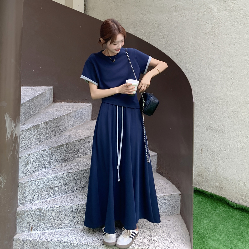 ネイビーブルーカジュアルスカートスーツ女性のための夏の2025新しい韓国スタイルのシンプルなTシャツスカート2点セット|undefined
