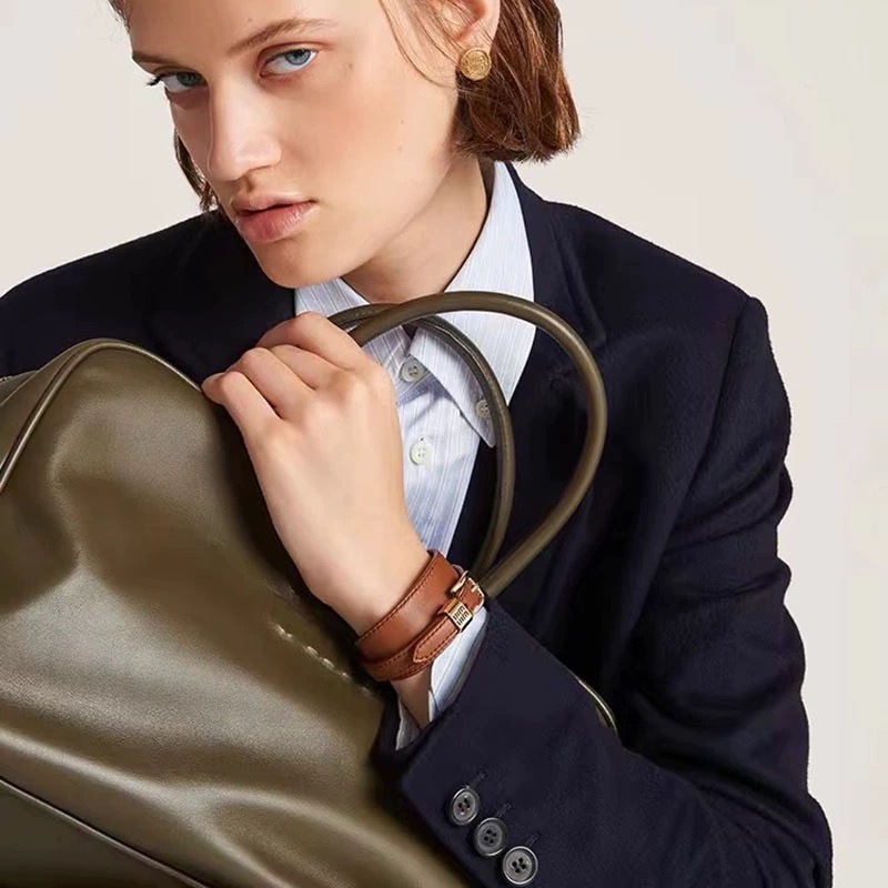 미우미우 와이드 가죽 팔찌-브라운