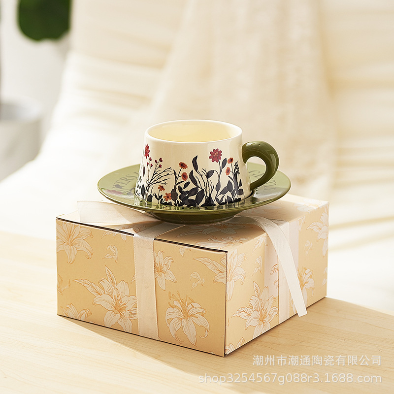 Tazas de café exquisitas y platos parejas tazas de menú de flores retro de alto valor de cara regalo de mano marca taza caja de regalo
