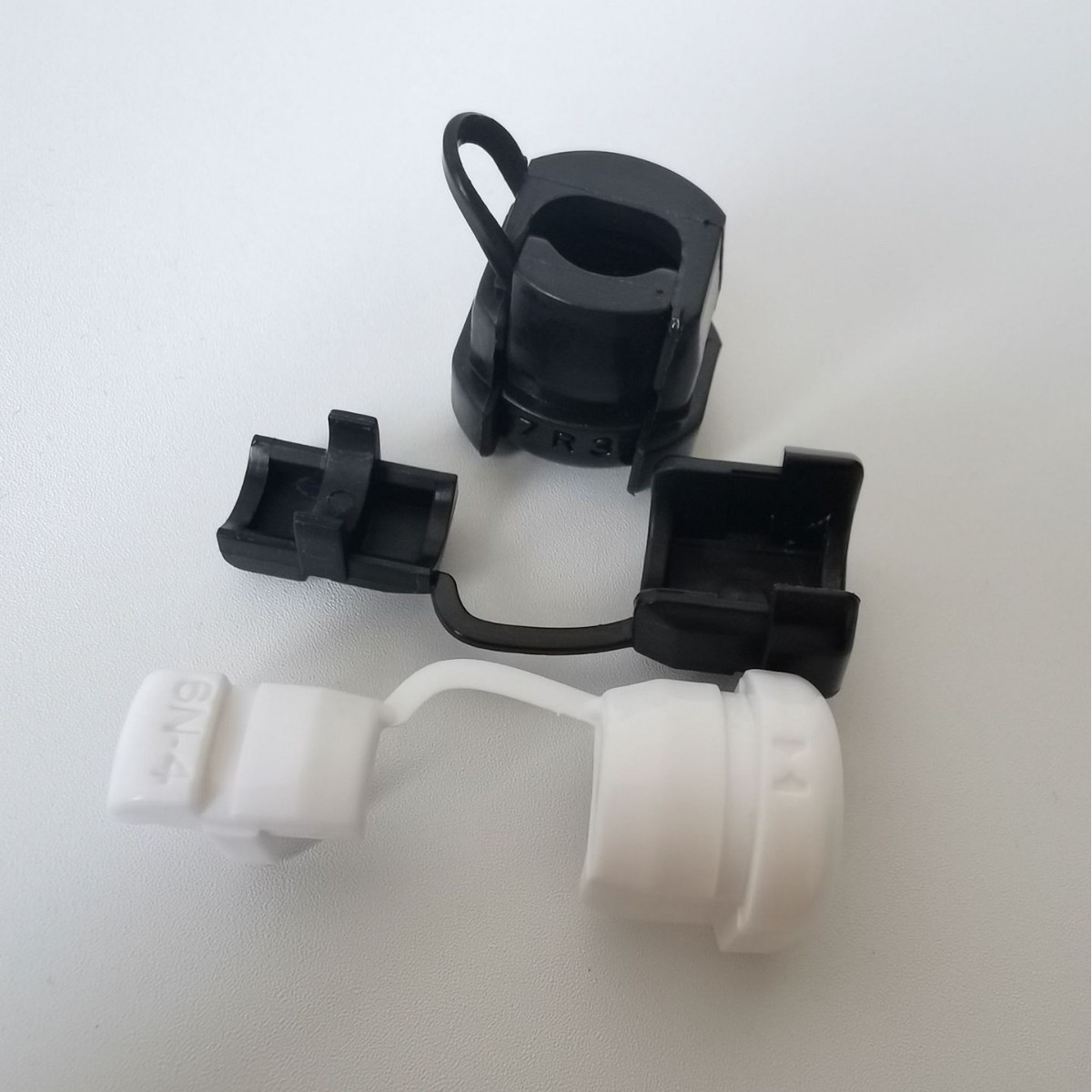 电源线扣塑料尼龙黑白色阻燃固定线卡扣机箱过孔保护线套