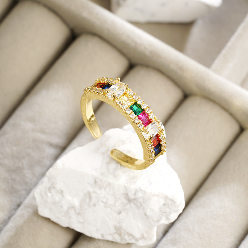 Anillo simple de oro de arena galvanizado 18K estilo europeo y americano micro incrustado arco iris zircón abierto anillo joyería de nicho femenino