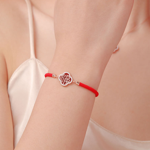National trend new four-leaf clover necklace, palace blessing pendant bracelet, birth year transfer clavicle chain, lucky red rope for women