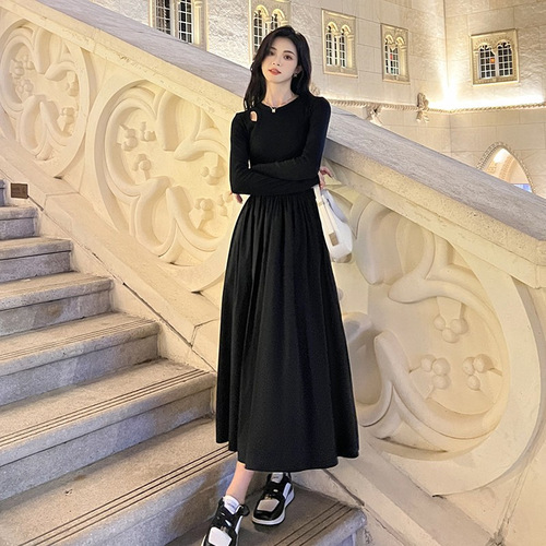 Women's Long Sleeve Hollowed Black Dress for Autumn/Winter, Design-Savvy, Niche, Waist Cinching, Slimming, Elegant, Inner Wear Long Dress