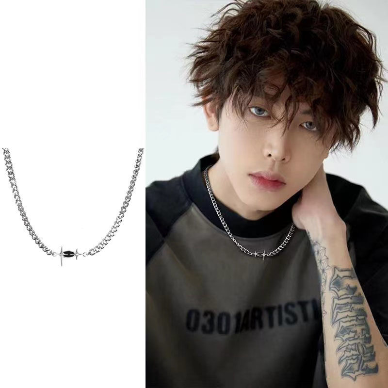 Collier cubain noir inaltérable pour homme, créateur haut de gamme, style luxueux et tendance. Accessoire masculin stylé et élégant._voghion.com