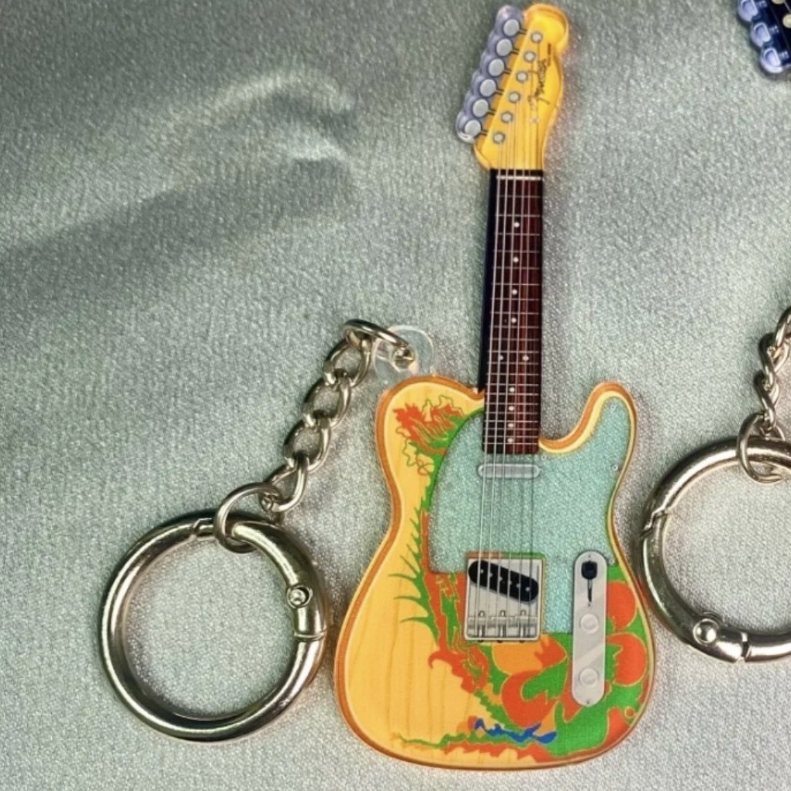 Nuevo alto valor directo de suministro acrílico llavero creativo violín bolso llave colgante logotipo colgante de impresión