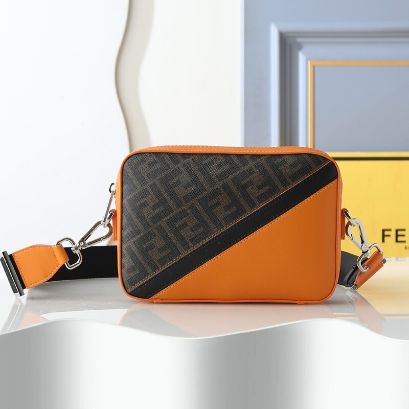 FEN's new European and American retro men's adjustable shoulder bag with letter print and color-block design, small square shape