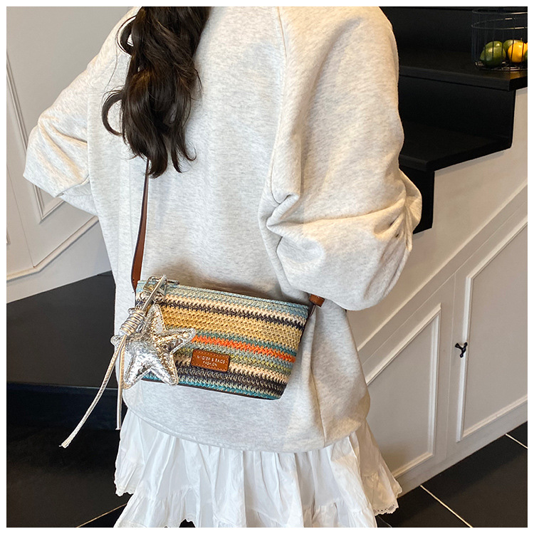 This year, the rainbow woven small bag is in vogue. It's a new summer model for girls in 2025, a trendy single-shoulder bag with contrasting colors and a crossbody bag undefined