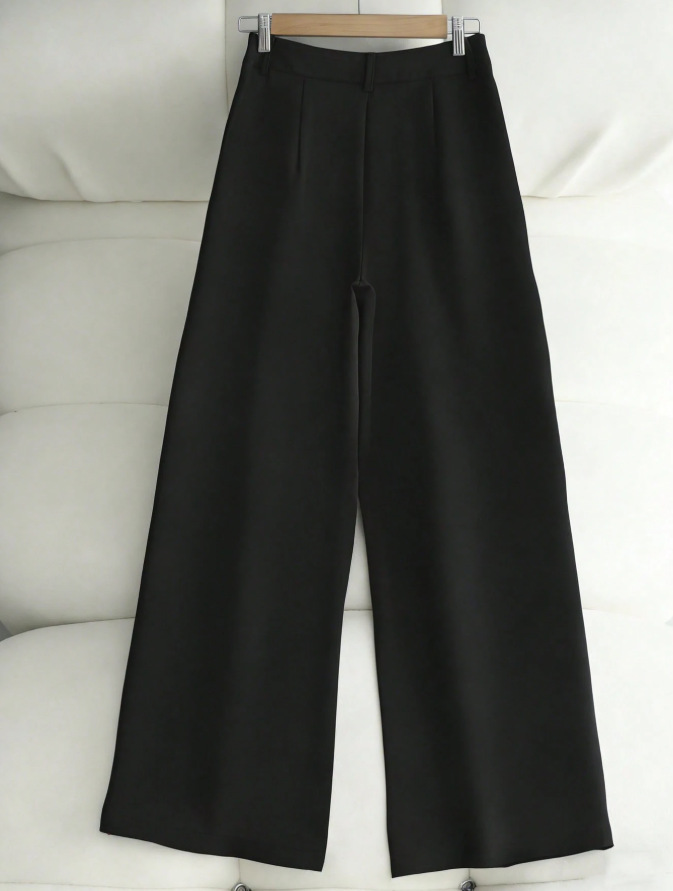 Las mujeres se sienten cómodas, casuales y de moda con trajes y pantalones sólidos. image 3
