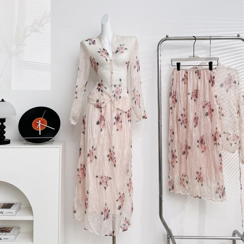 Real Shot of Rose Whisper Pink French-Style Printed Shirt for Women, Spring and Summer Thin Textured Pleated Skirt Set for Women