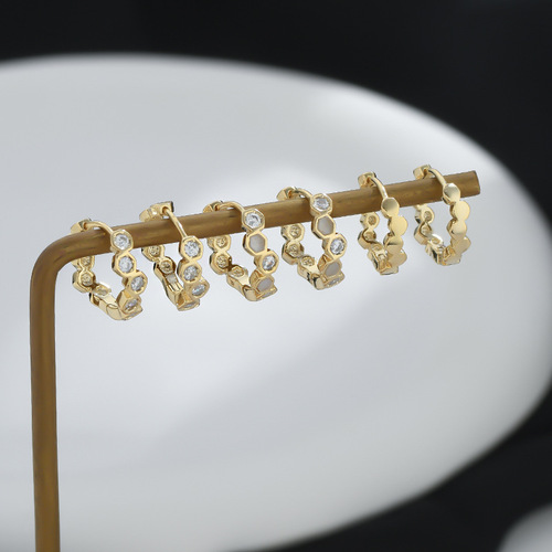New three-pair set earrings for women, sleep-friendly without removal, geometric C-shaped earrings, light luxury style earring hooks