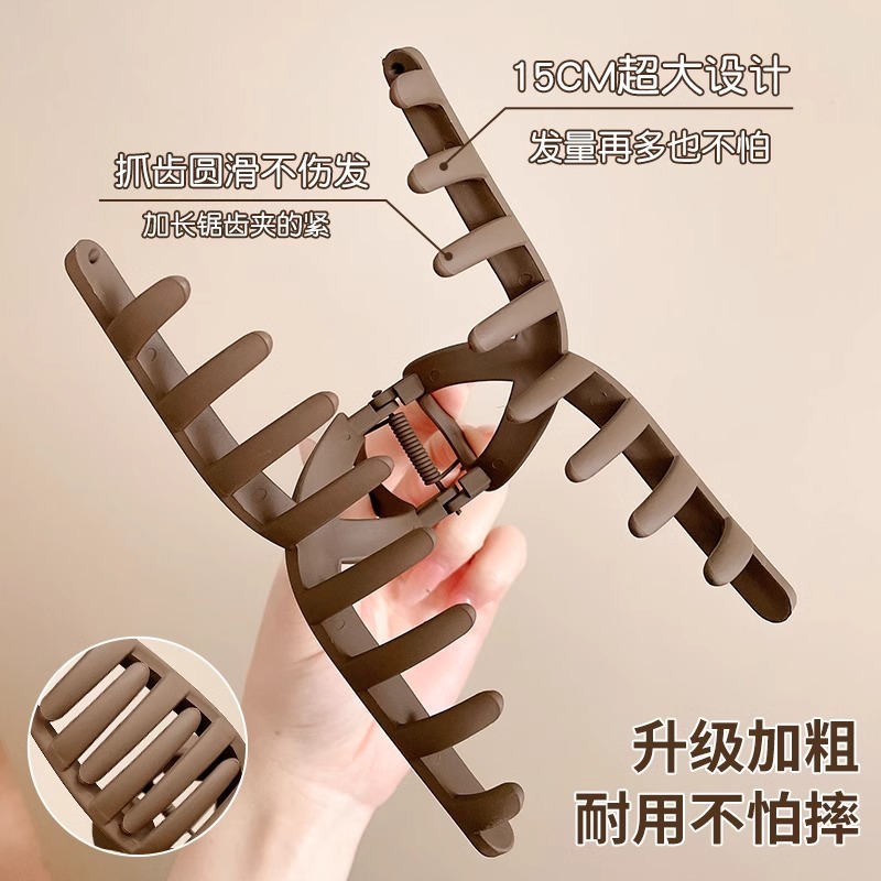 Clip de agarre grande de color café para mujer 2025 nuevo agarre de cabello de alta calidad en la parte posterior de la cabeza horquilla clip de tiburón clip de otoño e invierno tocado